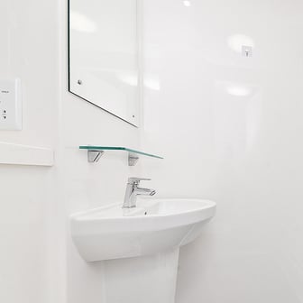 Attic En Suite - Image 3
