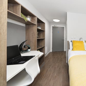 Silver En Suite - Image 2
