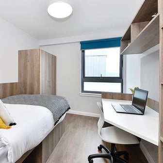 Attic Plus En Suite - Image 2