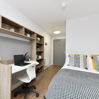 Attic Plus En Suite - Image 1