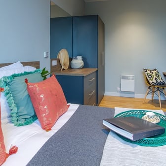 Premium 1 Bedroom Apartment - Image 5