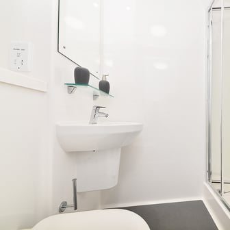 Gold En Suite - Image 4