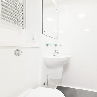 Silver En Suite - Image 3