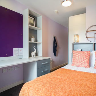 Gold Ensuite - Image 1