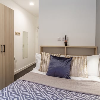 Classic Ensuite Townhouse - Image 1