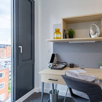 Classic 2 Bed Apartment - Image 2