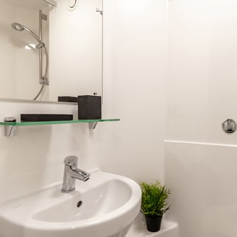 Classic 2 Bed Apartment - Image 4