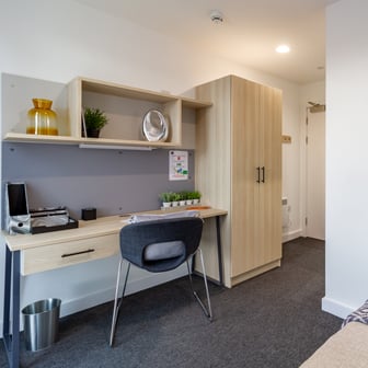 Classic 2 Bed Apartment - Image 3