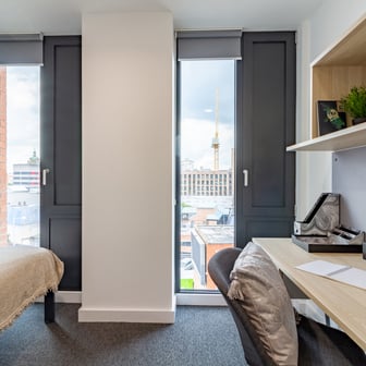Classic 2 Bed Apartment - Image 5