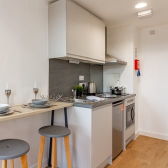 Premium 2 Bed Apartment - Image 3