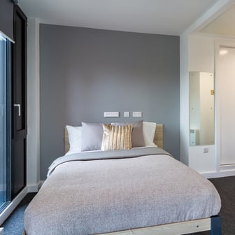 Premium 2 Bed Apartment - Image 1