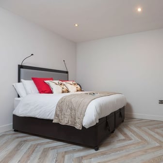 Gold One Bed Apartment - Image 2