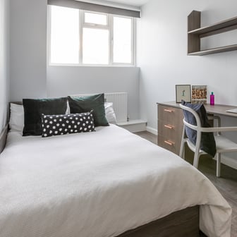 Three Bed Flat - Image 4