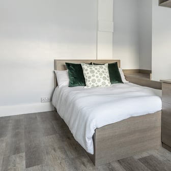 Three Bed Flat - Image 3