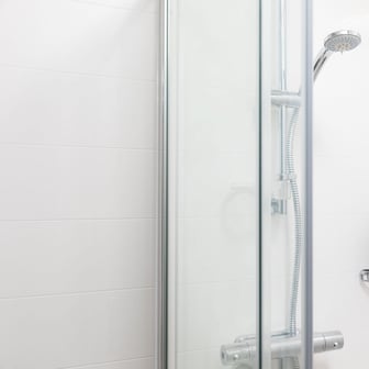 Classic En Suite - Image 3