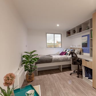 Penthouse 2 Bed Apartment - Image 6