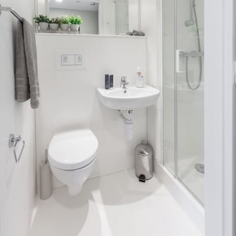 Gold En-suite - Image 6