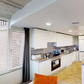 Gold En-suite - Image 12