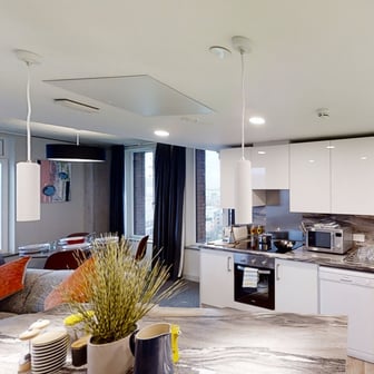 Gold En-suite - Image 11