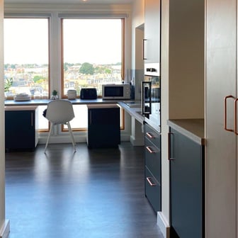 Luxury Studio with Bath - Image 3