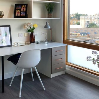 Luxury Studio with Bath - Image 2