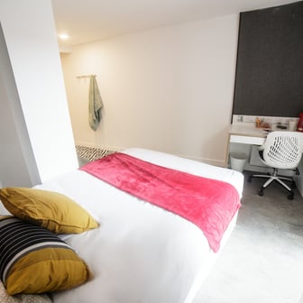 Gold Ensuite - Image 2