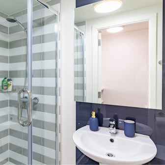 Ensuite First Floor - Image 6