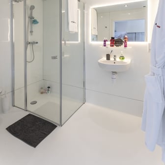 Diamond studio bathroom