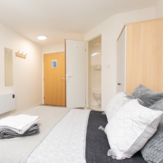 Deluxe Ensuite - Image 5