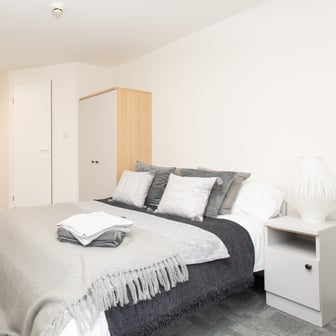 Deluxe Ensuite - Image 9