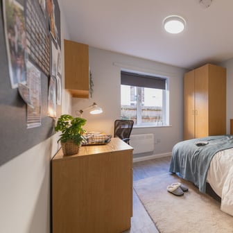 Silver En-suite - Image 1