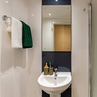 Premium Ensuite - Image 4