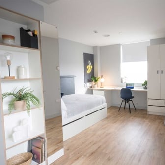 Large Premium En Suite - Image 1