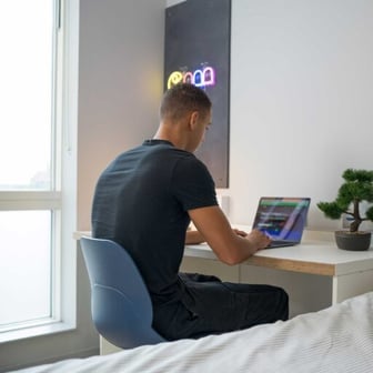 Deluxe Plus Studio - Image 2