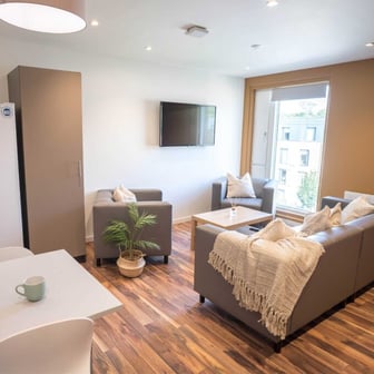 4 Bed Communal Kitchen and Dining area