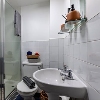 Classic Ensuite - Image 5