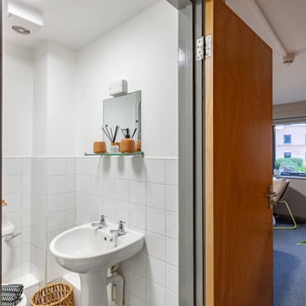 Classic Ensuite - Image 6