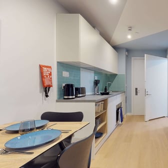 Premium Plus Studio - Image 1