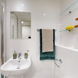 2 Bed Apartment - Image 3