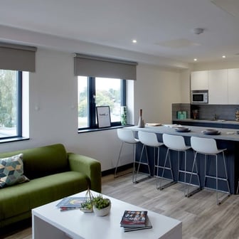 Gold Ensuite - Image 2