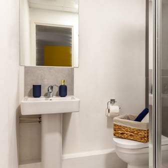 Deluxe Ensuite - Image 6