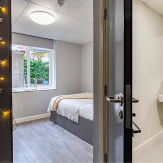 Deluxe Ensuite - Image 3