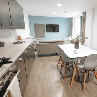 Gold En Suite - Image 9