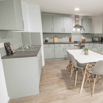 Gold En Suite - Image 8