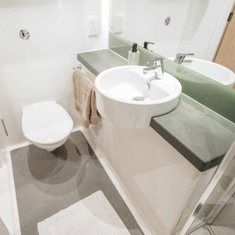 Gold En Suite - Image 6