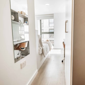 Gold En Suite - Image 3
