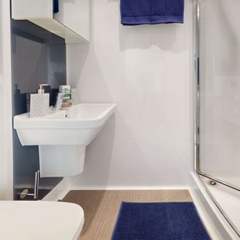 Premium 2 Bed Apartment - Image 4