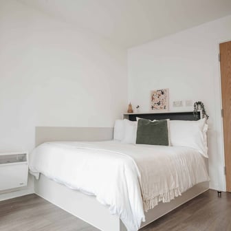 Silver En Suite - Image 1