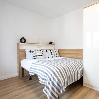 Gold Ensuite - Image 2