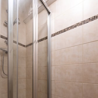 Bronze Non Ensuite - Image 5